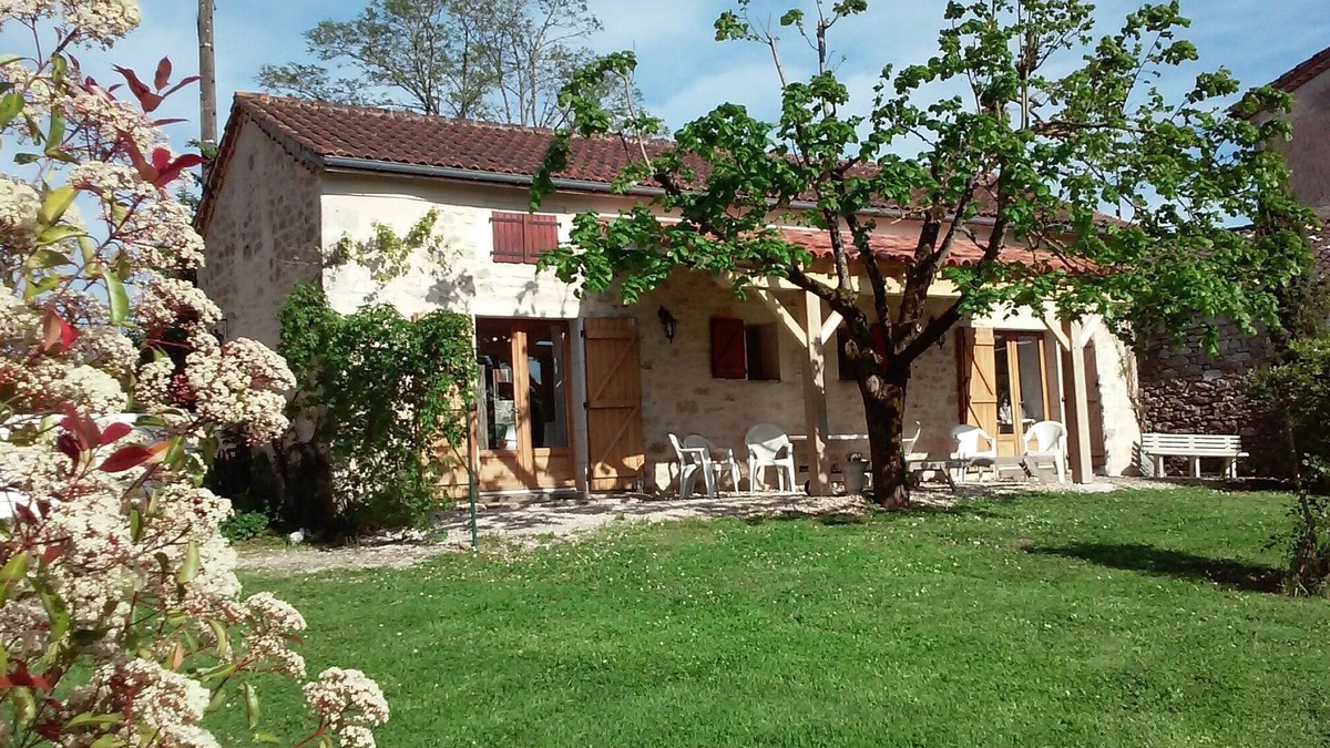 Sauzet House | Holiday Home 'Ancienne Forge Restaurée' with Private Pool, Private Terrace and Wi-Fi