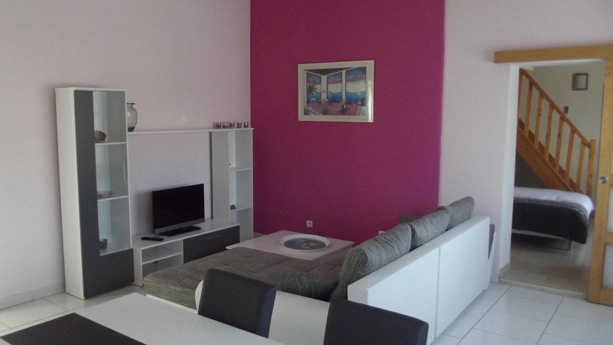 Cournonterral House | holiday home and swimming pool shared with the owners
