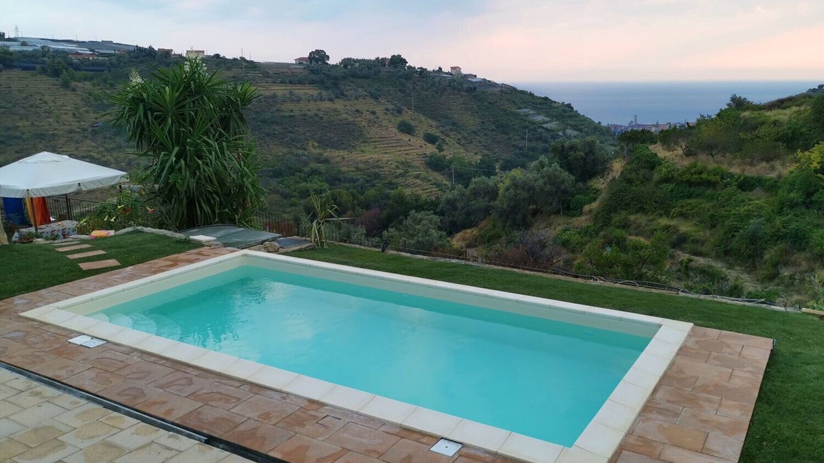 Pompeiana House | Holiday Home "Angolo dei Fiori" with Sea View, Shared Pool & Air Conditioning
