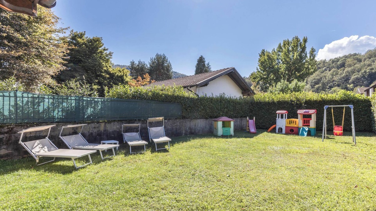 San Martino House | Holiday Home Anna with Pets and Mountain View