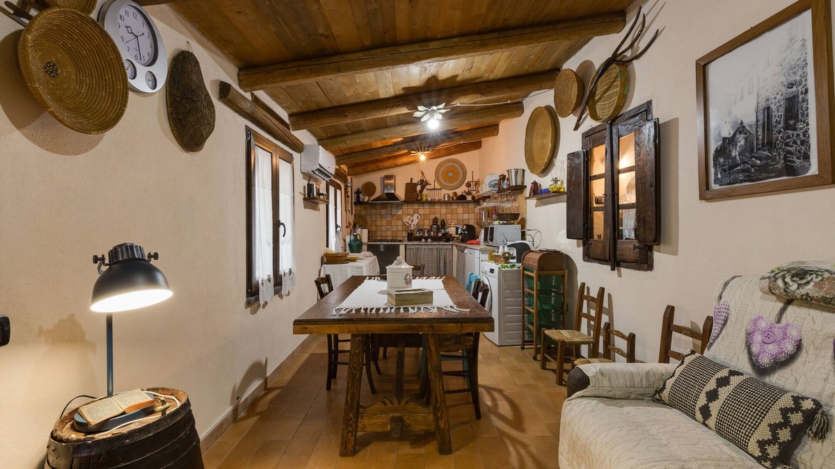 Paulilatino House | Holiday Home "Antica dimora" with Garden & A/C