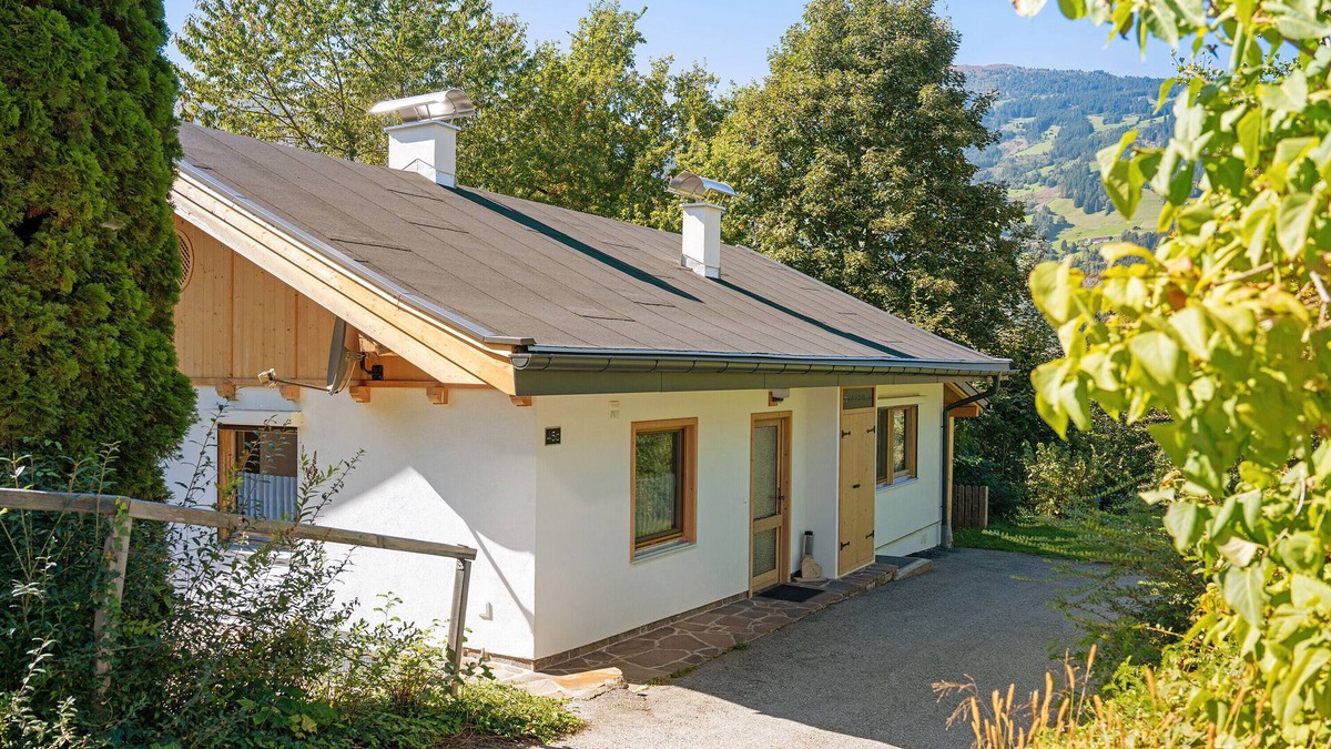 Gerlosbergeben House | Holiday Home 'Anton' with Mountain View, Private Terrace and Wi-Fi