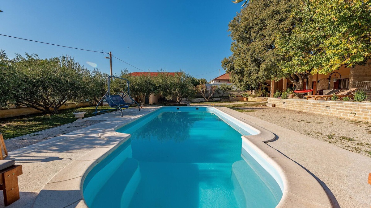 Benkovac House | Holiday Home Apios - Three Bedroom Holiday Home with Swimming Pool