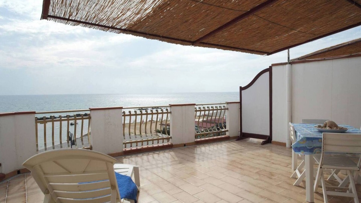 Seccagrande House | Holiday Home 'Appartamento A - Le Terrazze' with Sea View, Wi-Fi and Air Conditioning