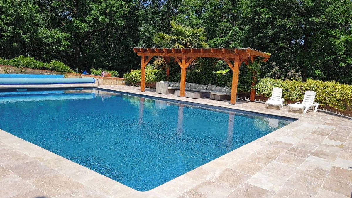 Maurens House | Holiday Home 'Appartement Type F4' with Shared Pool, Private Terrace and Wi-Fi