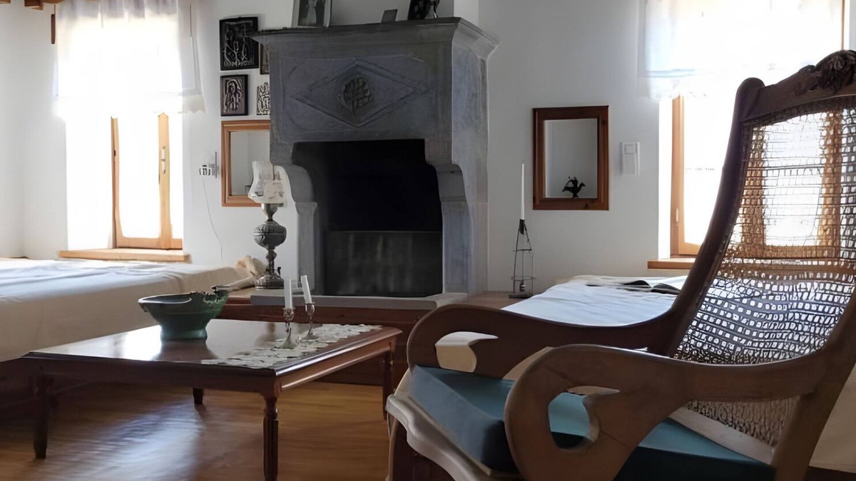Pyrsogianni House | Holiday Home 'Armoloi House' with Mountain View, Shared Terrace and Wi-Fi