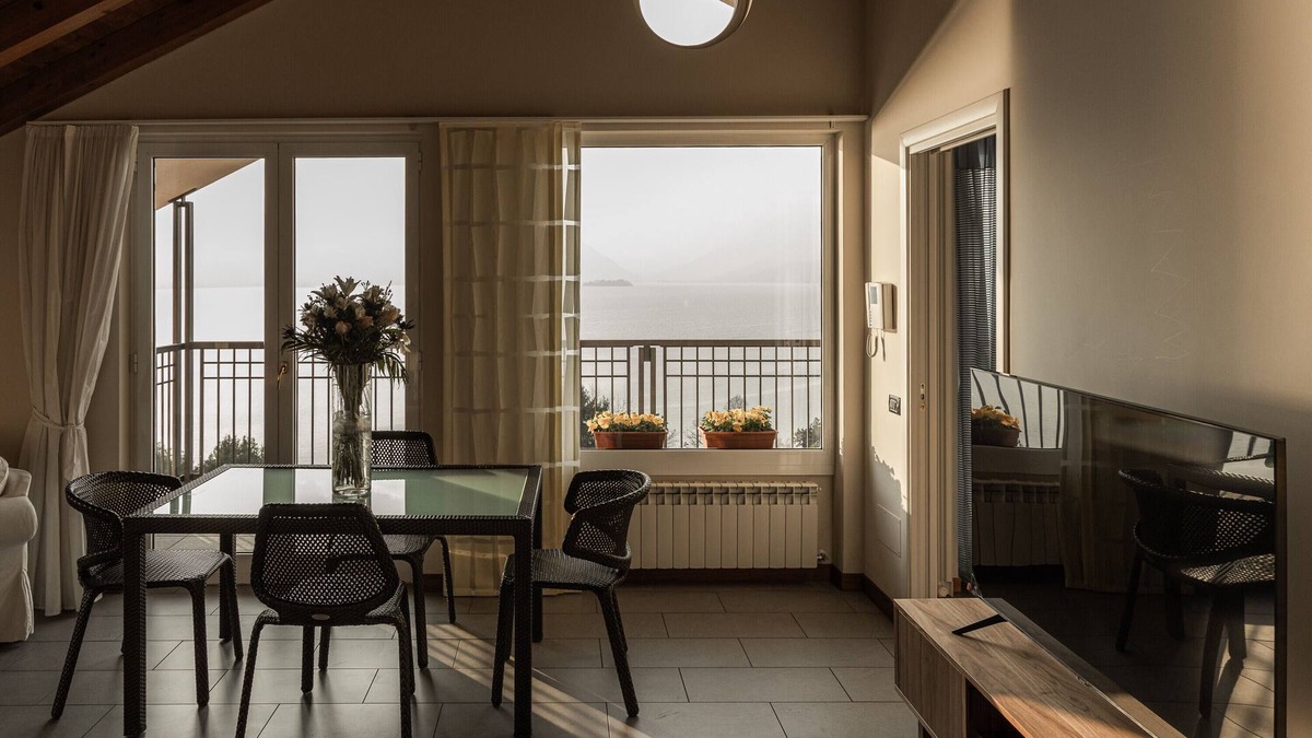 Reno House | Holiday Home 'Attico Borromea' with Lake View, Shared Pool and Wi-Fi