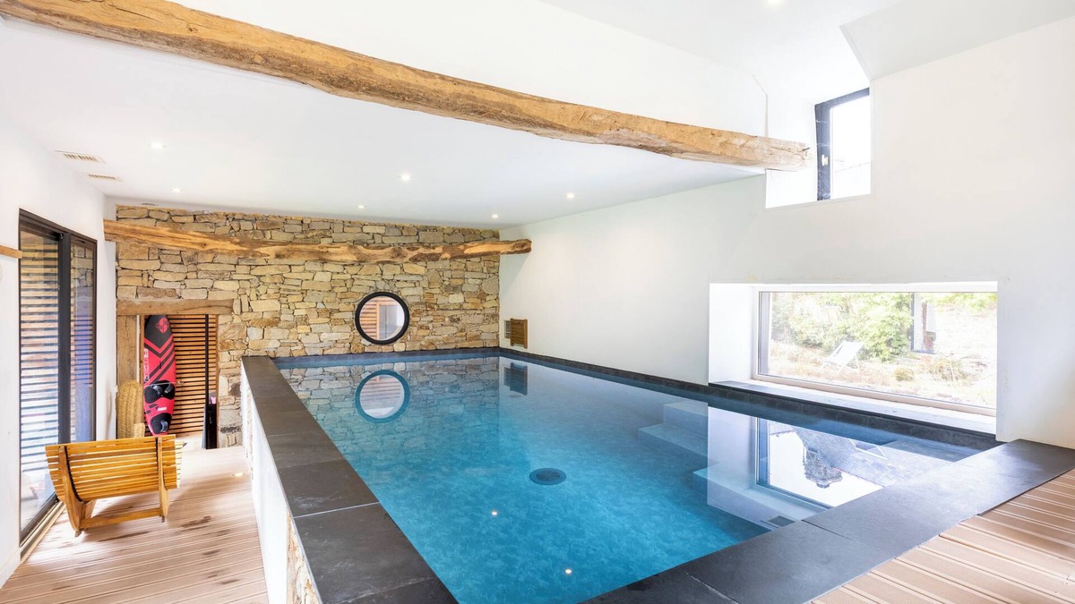 Confort-Meilars House | Holiday Home 'Avec Piscine-Cap Sizun' with Private Terrace, Private Garden and Wi-Fi