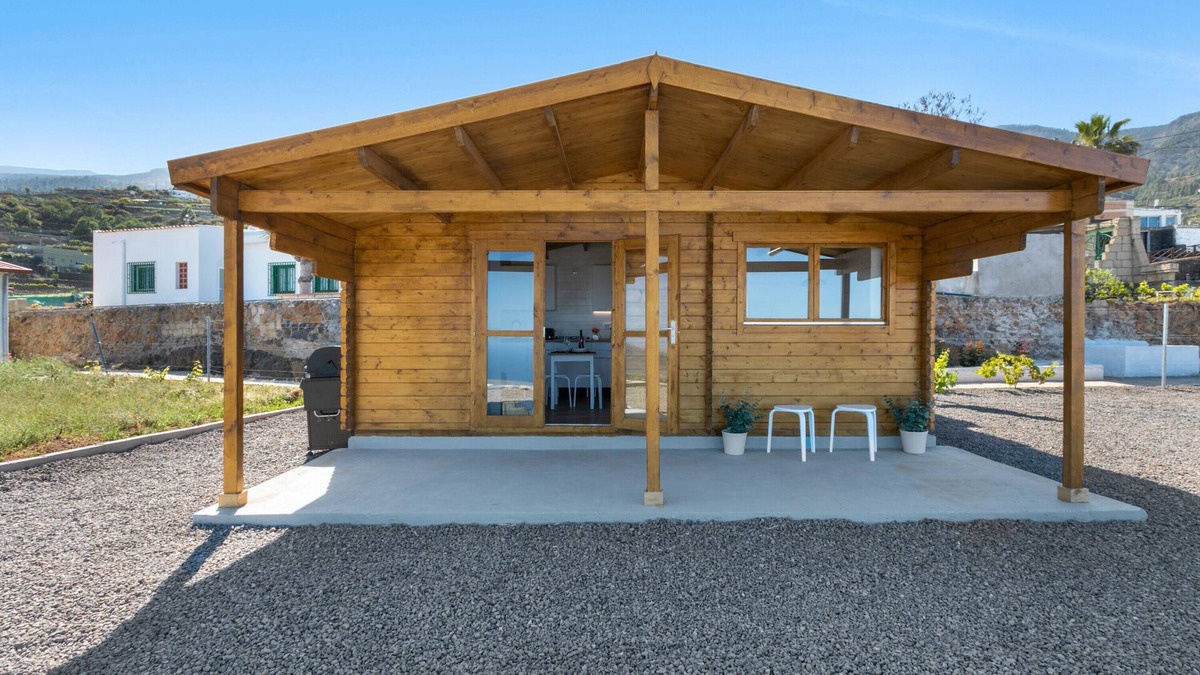 Arafo House | Holiday Home 'B Y J' with Sea Views, Private Terrace and Wi-Fi