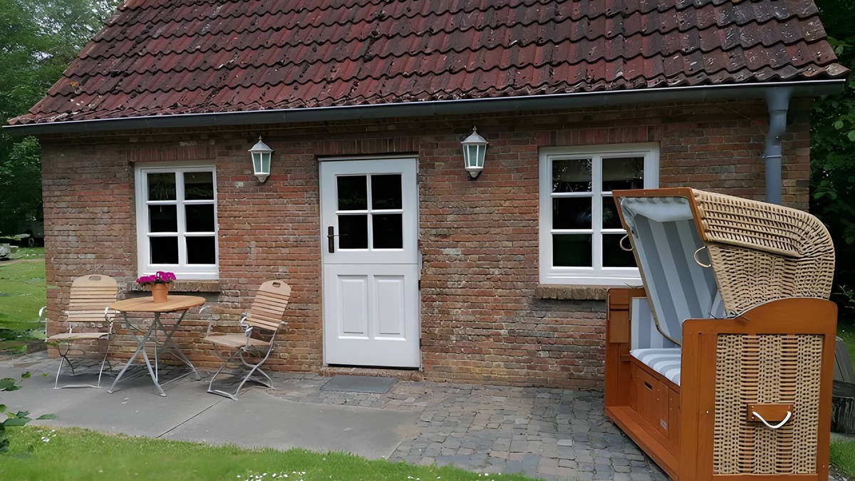 Karolinenkoog House | Holiday Home 'Backhaus' with Private Terrace and Private Garden