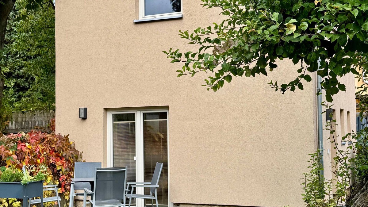 Ehringsdorf House | Holiday Home 'Belvedere-Remise' with Private Terrace, Shared Garden and Wi-Fi