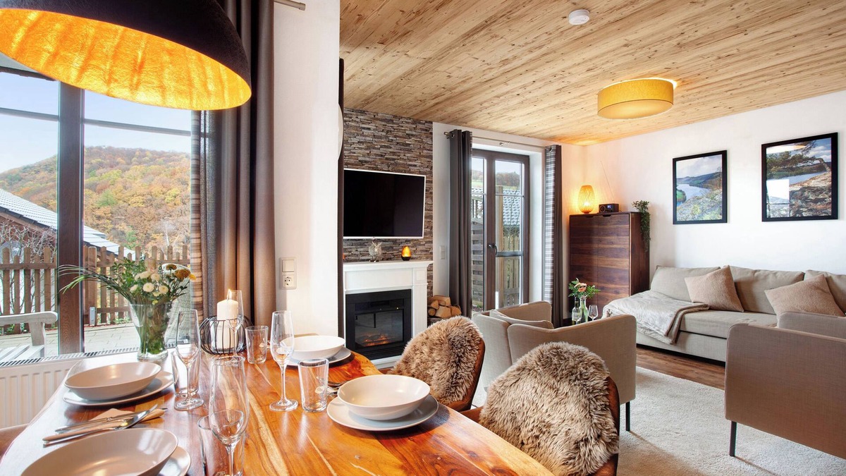 Heringhausen House | Holiday Home "Bergchalet 20" with Lake View, Private Terrace and Wi-Fi