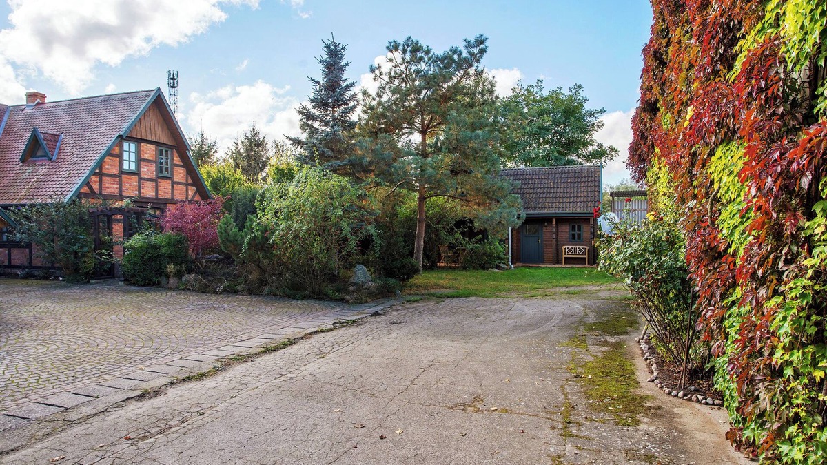 Verchen House | Holiday Home 'Blockbohlen-Haus Auf Hof Verchen' with Private Terrace, Private Garden and Wi-Fi