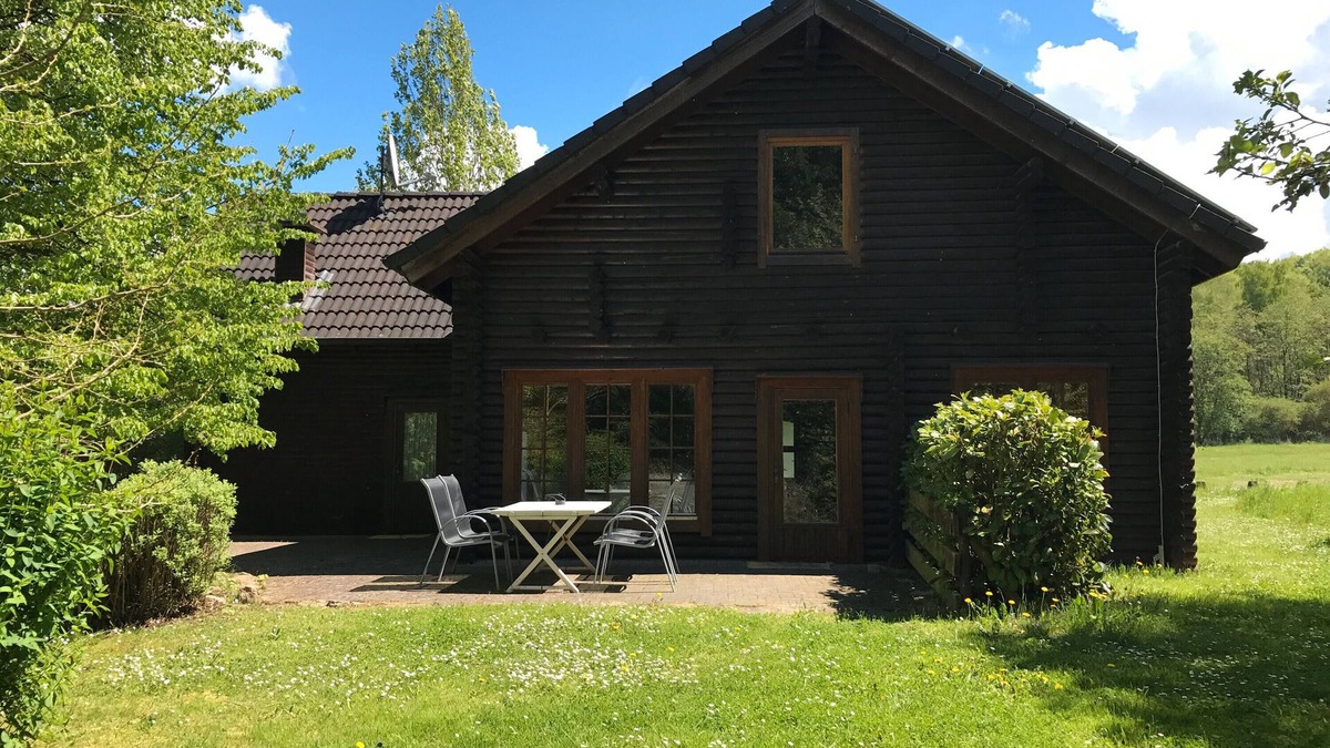 Feriendorf Silbersee House | Holiday Home 'Blockhaus Marie' with Private Terrace, Private Garden and Wi-Fi