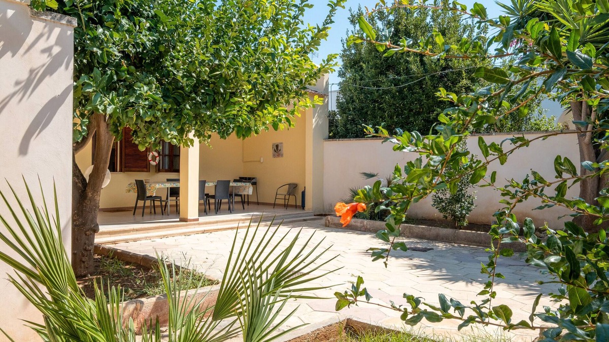 Sant'Isidoro House | Holiday Home 'Blue Infinity' with Sea View, Shared Terrace and Air Conditioning