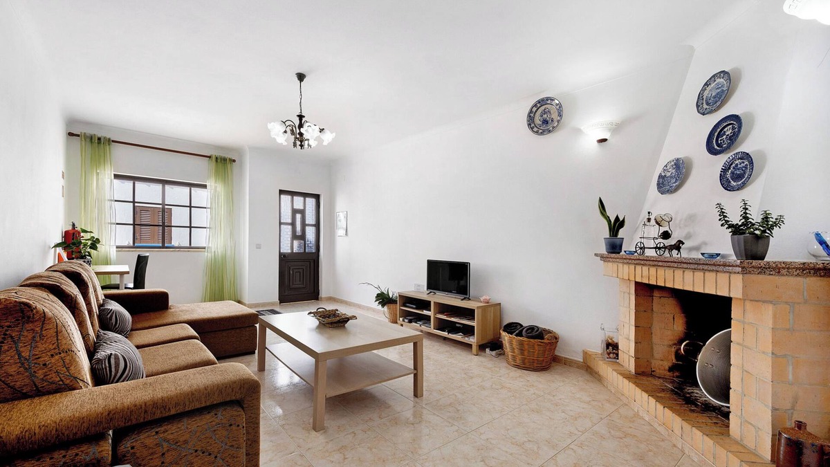 Raposeira House | Holiday Home 'Brita' with Private Terrace, Balcony and Wi-Fi