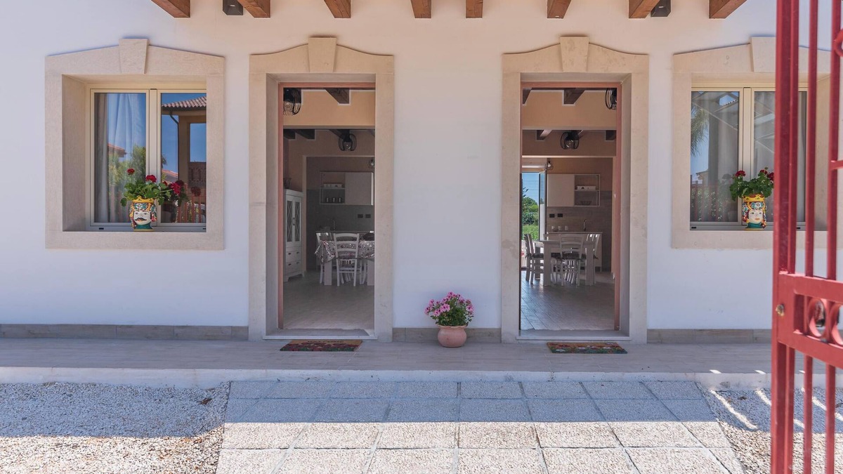 Brucoli House | Holiday Home 'Brucoli Mare 1' with Sea View, Terraces & A/C
