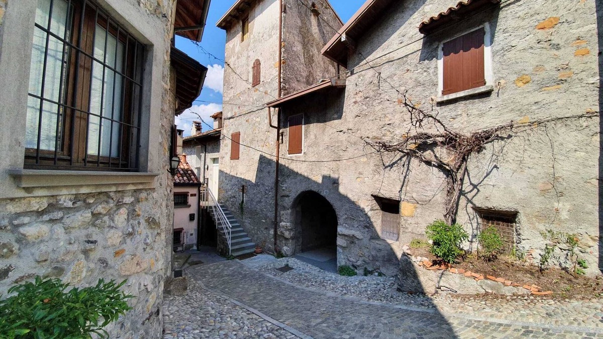 Marone House | Holiday Home by Lago di Iseo with Patio