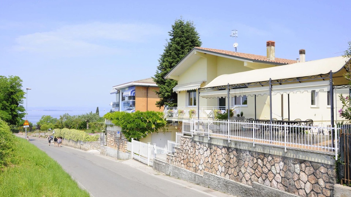 Pacengo House | Holiday Home by Lake Garda with Garden