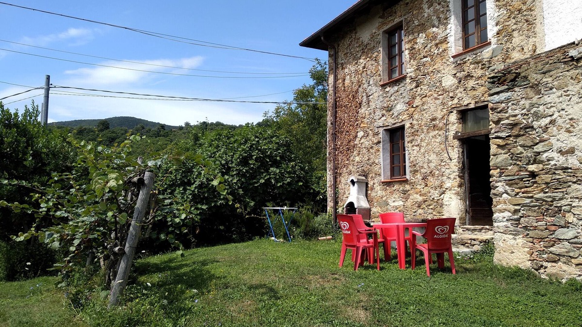 Osiglia House | Holiday Home 'Ca' Rionda' with Mountain View, Private Garden and Wi-Fi