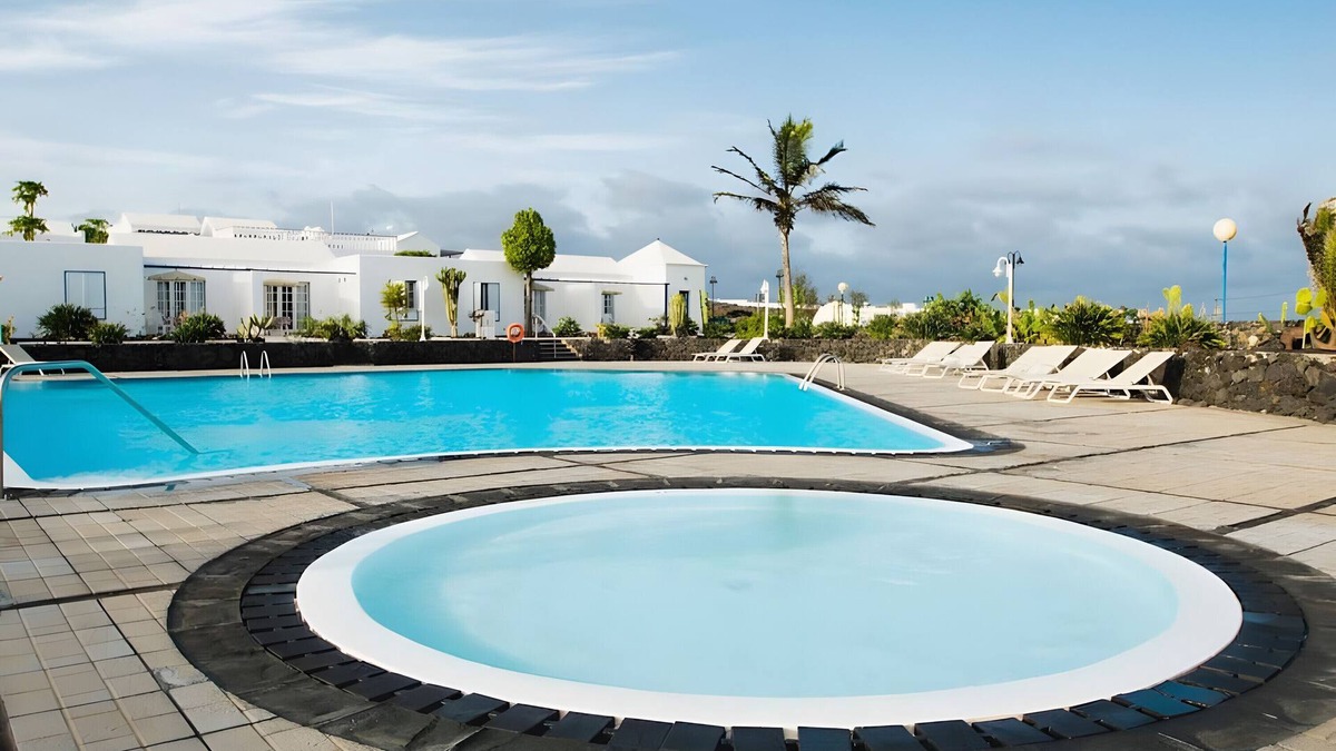 Arrieta House | Holiday Home 'Caleta Campos Bungalows' with Sea View, Shared Pool and Wi-Fi