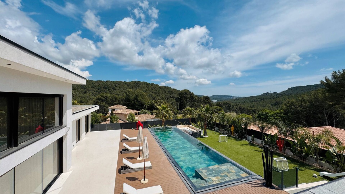 Bandol House | Holiday Home 'California Baïa Bandol' with Private Pool, Wi-Fi and Air Conditioning