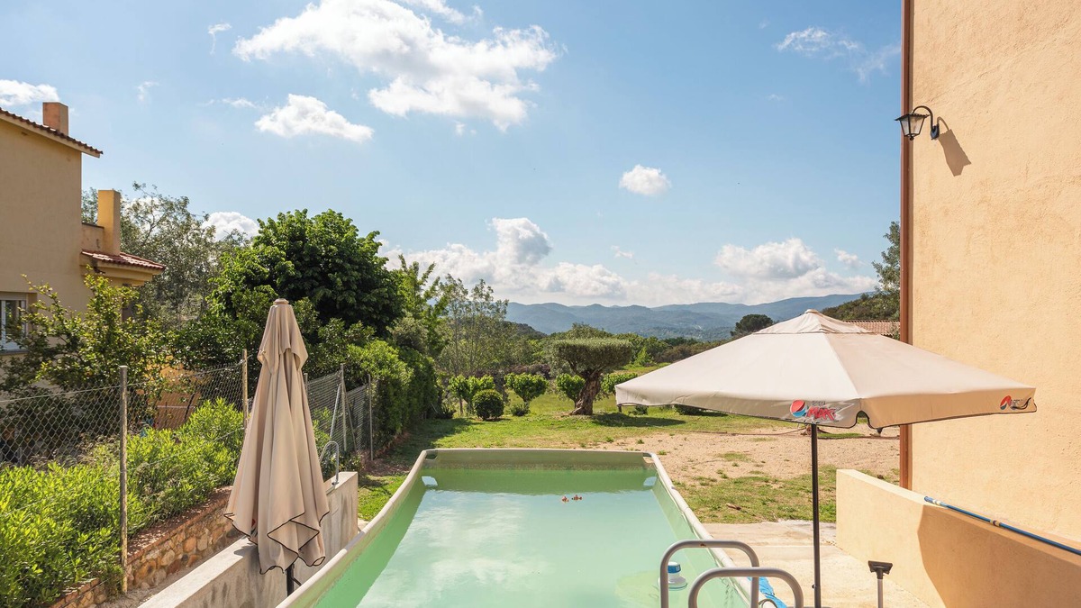 Campins House | Holiday Home 'Can Giró' with Mountain View, Wi-Fi and Air Conditioning