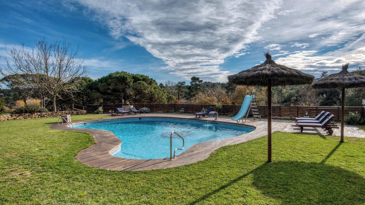 Vidreres House | Holiday Home Can pauet with Pool, Garden & Wi-Fi