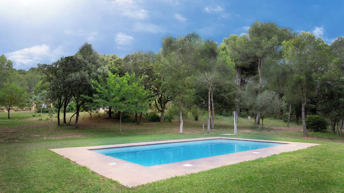 Regencos House | Holiday Home 'Can Pujadas' with Mountain View, Private Pool and Wi-Fi