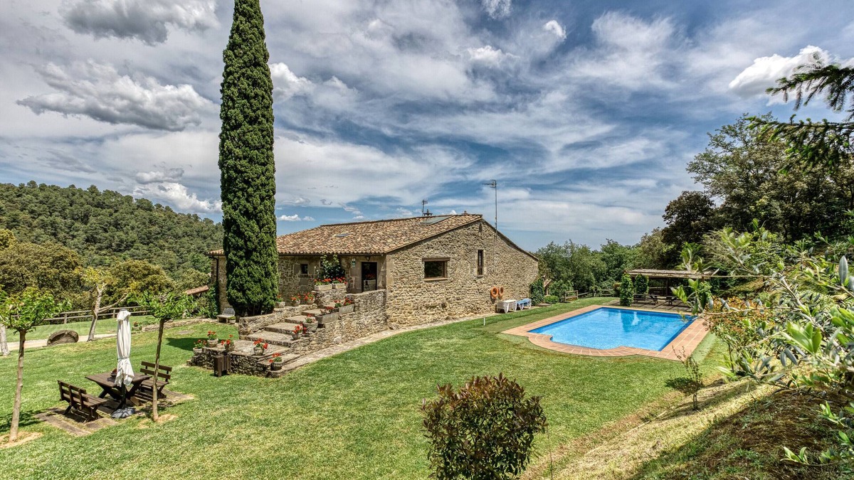Merlant House | Holiday Home 'Can Soler De Merlant I' with Mountain Views, Shared Pool and Wi-Fi