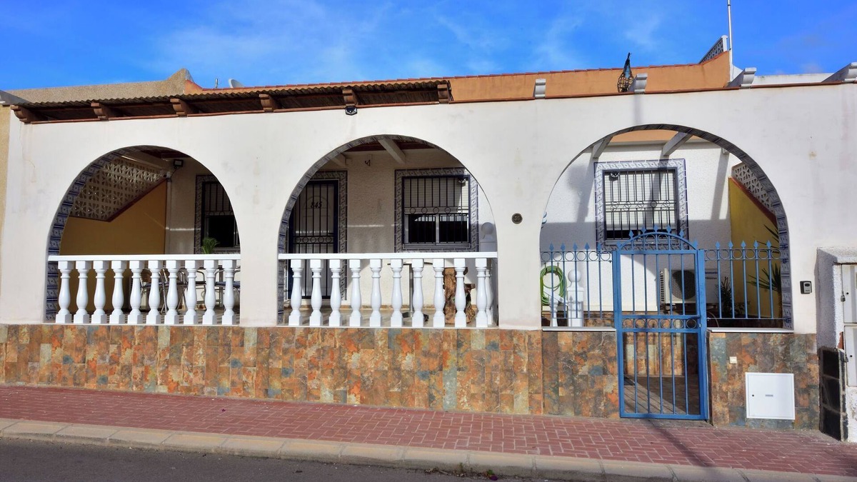 Mazarron House | Holiday Home "Casa Butcher" with Mountain View, Terraces & Wi-Fi