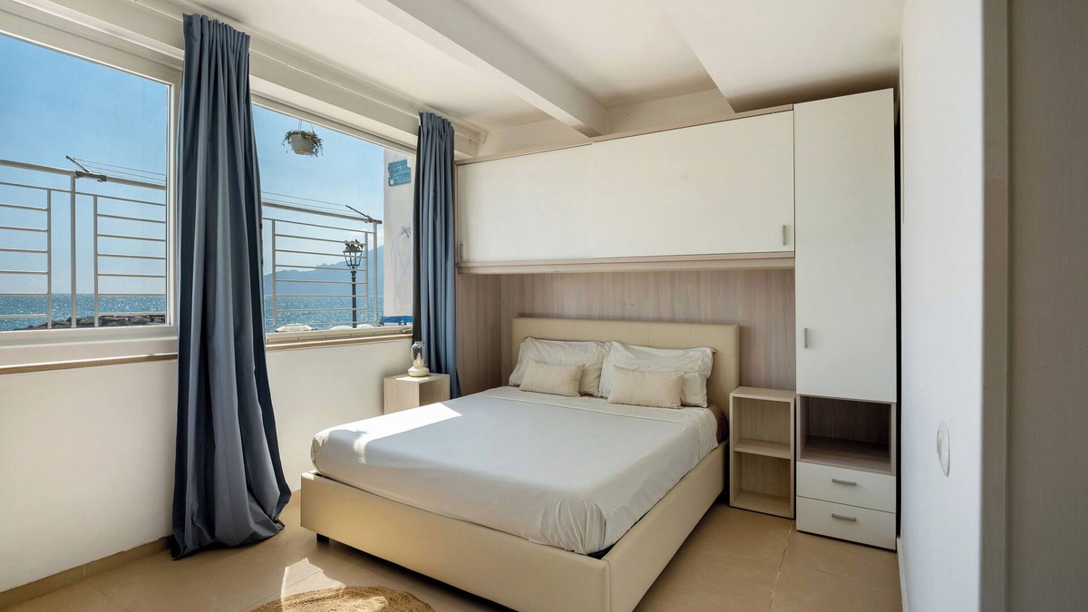 Salerno House | Holiday Home 'Casa Castagna A' Mare' with Sea View, Wi-Fi and Air Conditioning
