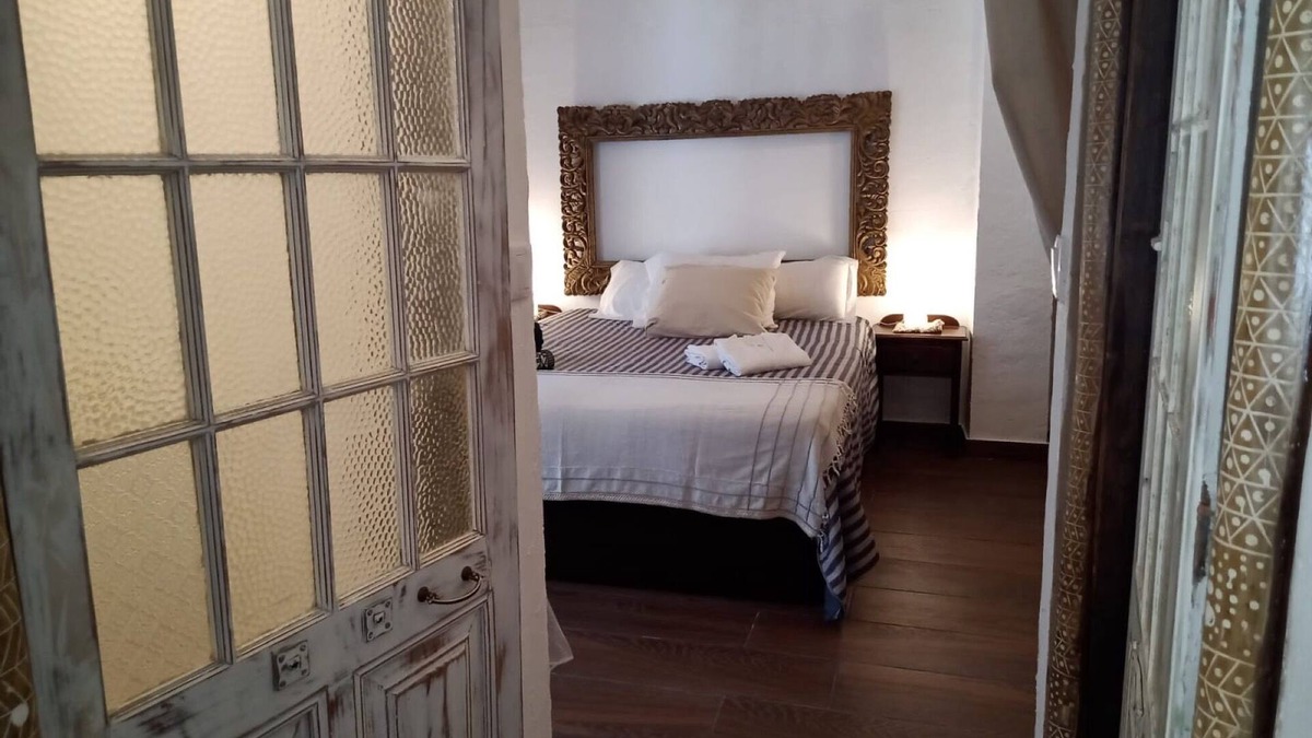 Mertola House | Holiday Home 'Casa Do Adro' with Private Terrace, Wi-Fi and Air Conditioning