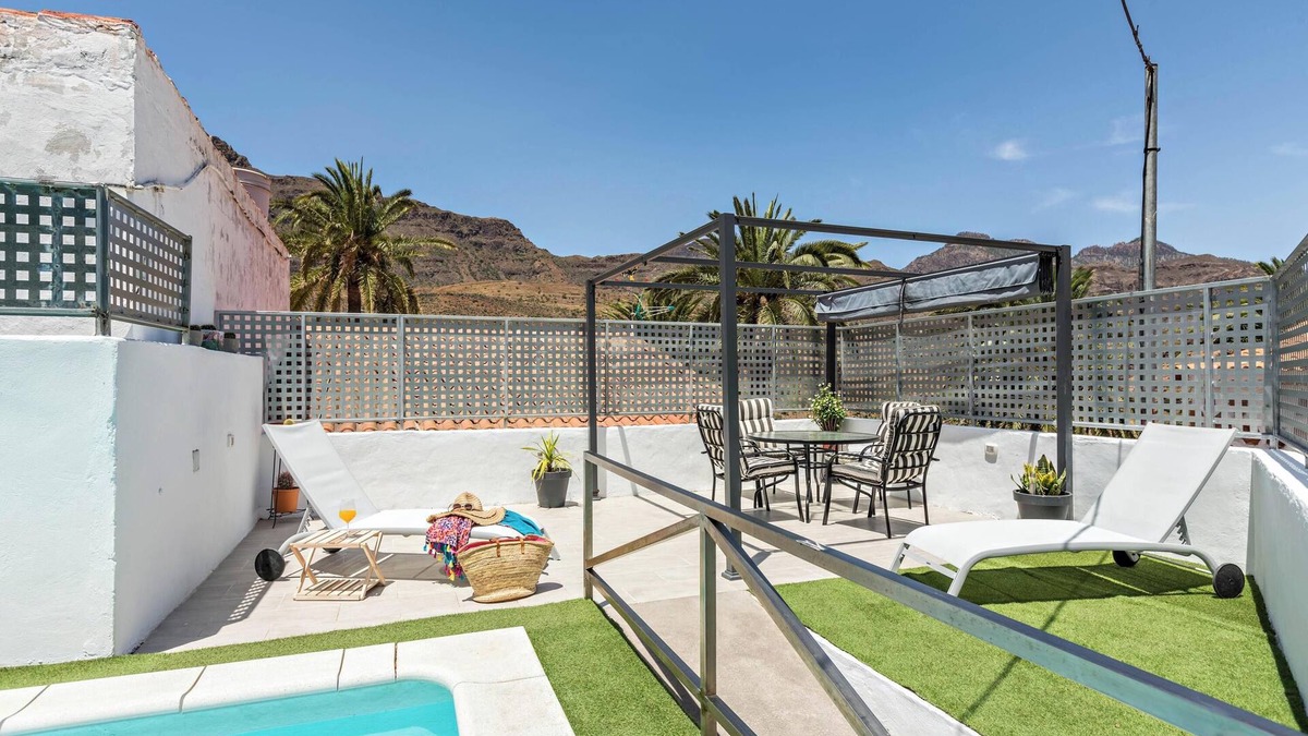 La Sorrueda Ski Chalet | Holiday Home ‘Casa La Huertecilla’ with Private Pool