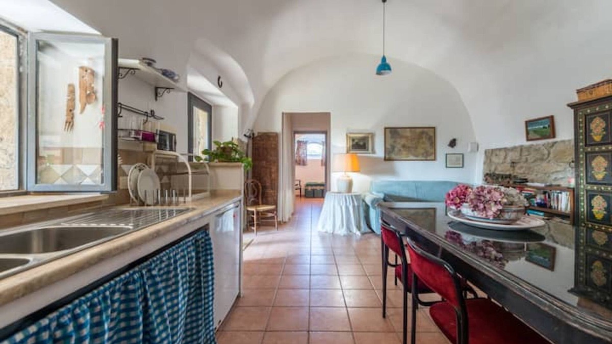 Farnese Villa | Holiday Home "Casa La Scuderia" with Shared Garden & Wi-Fi