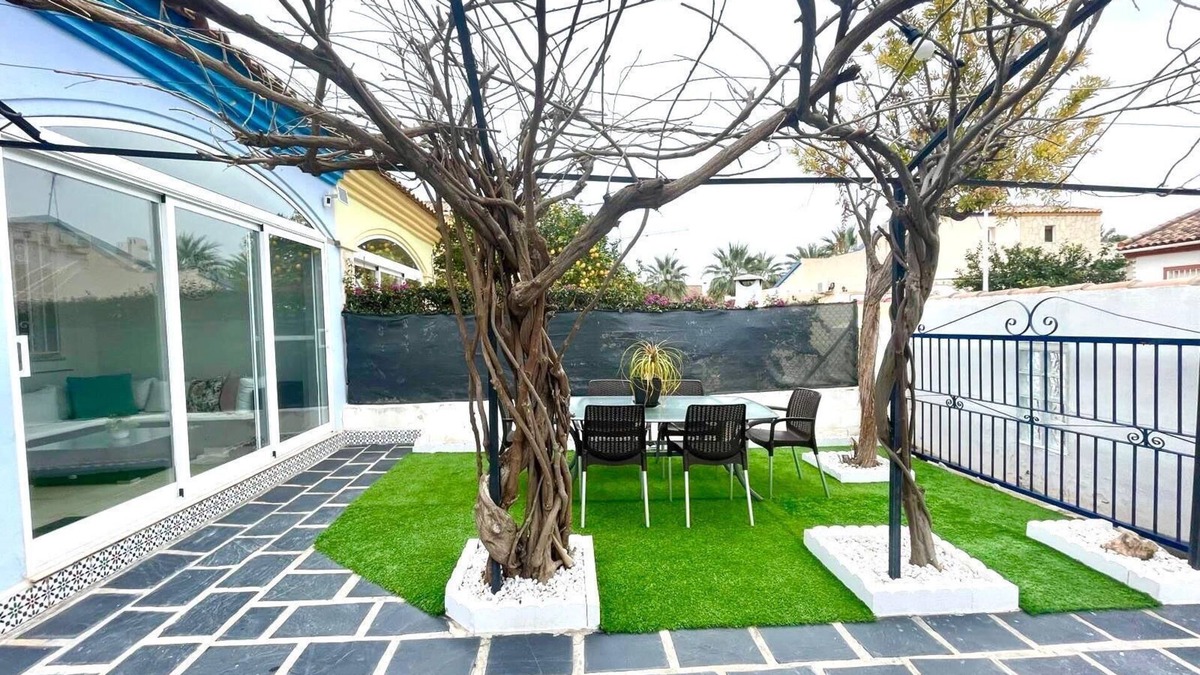 Vergel House | Holiday Home 'Casa Marítima' with Private Terrace, Wi-Fi and Air Conditioning