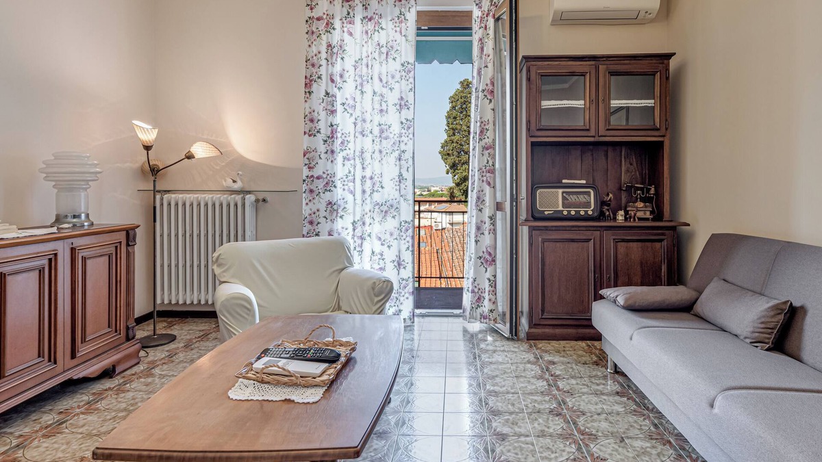 Calenzano House | Holiday Home 'Casa Olimpia' with Private Terrace, Balcony and Air Conditioning