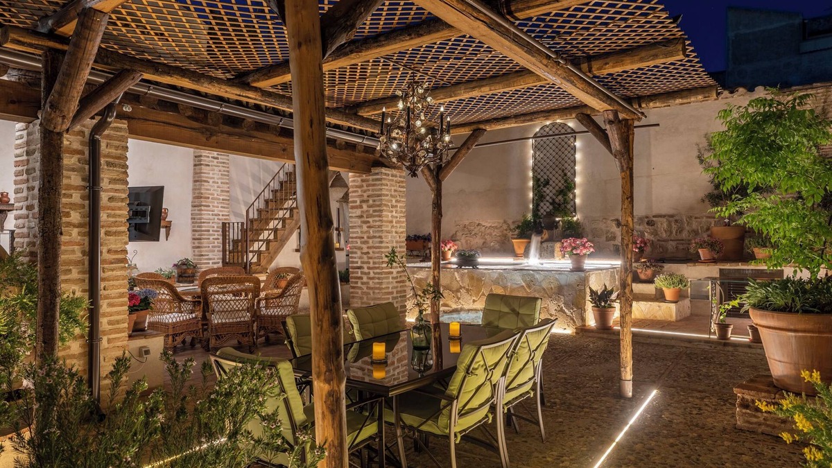 Noves House | Holiday Home 'Casa Rural 5 Estrellas El Baluarte' with Private Pool, Private Garden and Wi-Fi