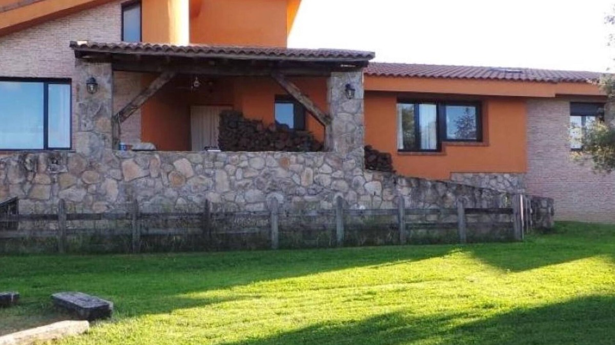 Pedrezuela House | Holiday Home 'Casa Vargas' with Mountain View, Private Pool and Wi-Fi