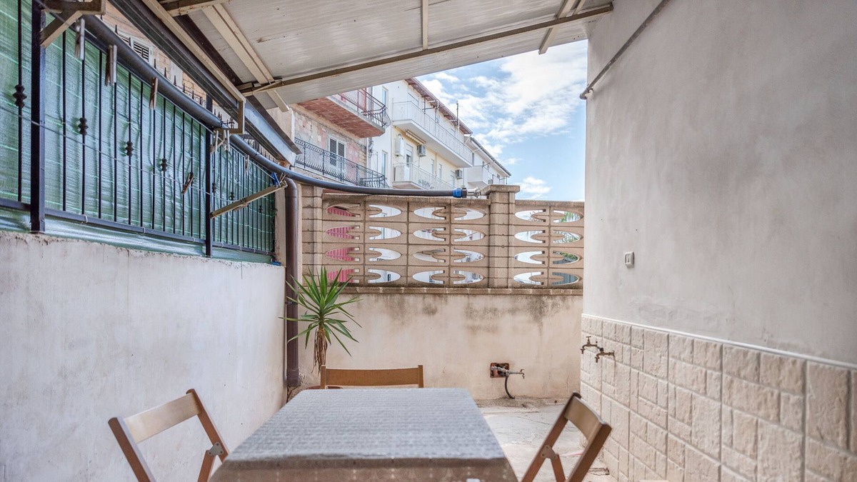 Favara House | Holiday Home 'Casa Valentina' close to City Centre with Terrace & Wi-Fi
