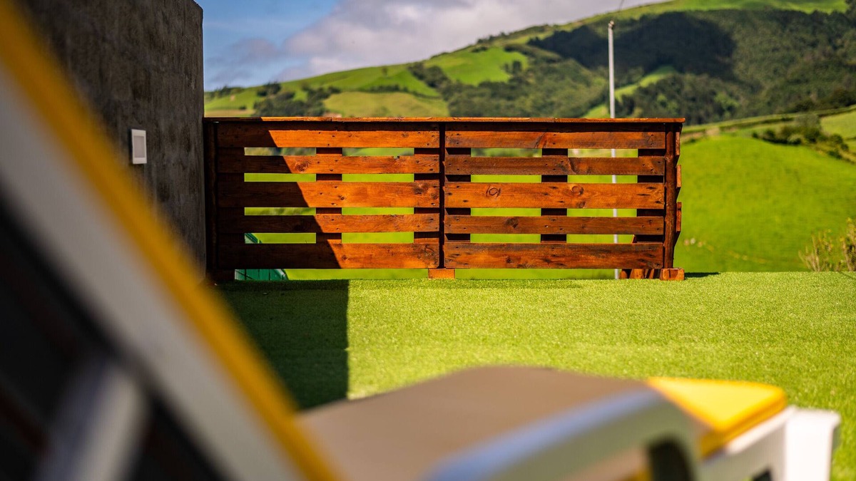 Povoacao House | Holiday Home 'Casa Xadrez' with Sea View, Wi-Fi and Air Conditioning