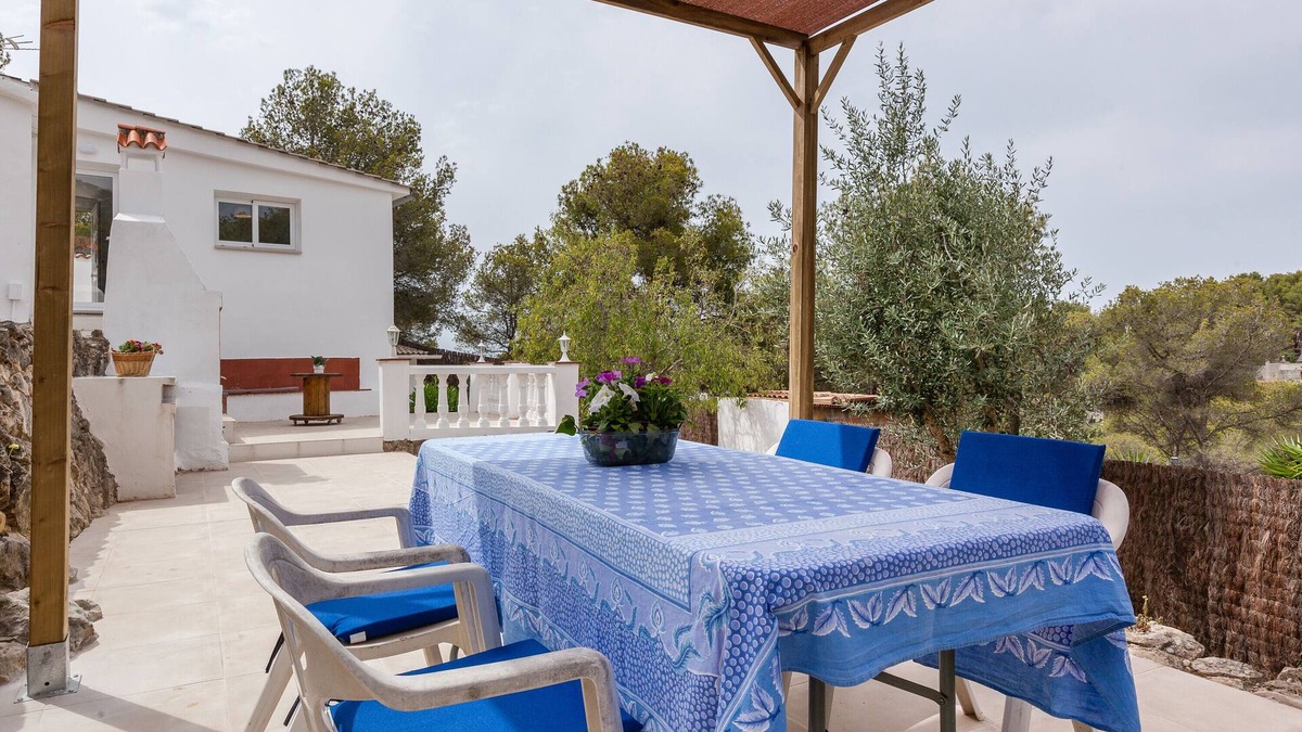 Canyelles House | Holiday Home "Casita Palmeras" with Mountain View, Private Garden & Wi-Fi