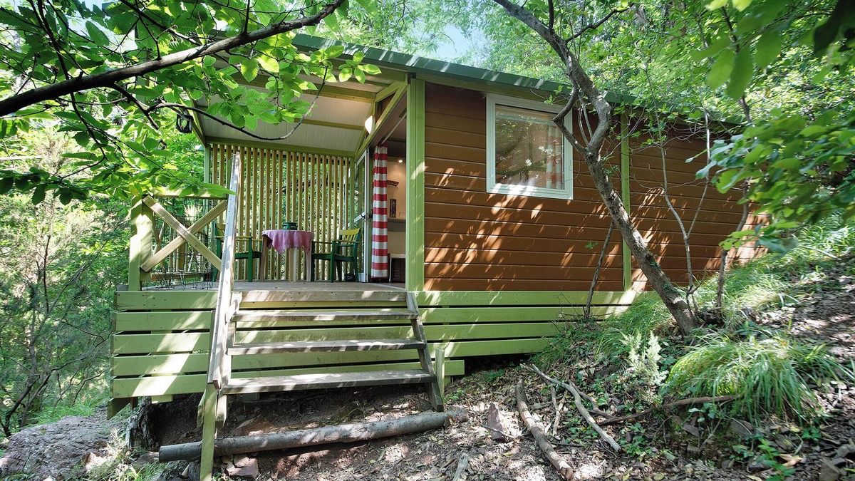 Casarza Ligure House | Holiday Home 'Chalet Nel Bosco' with Sea View, Shared Pool and Wi-Fi