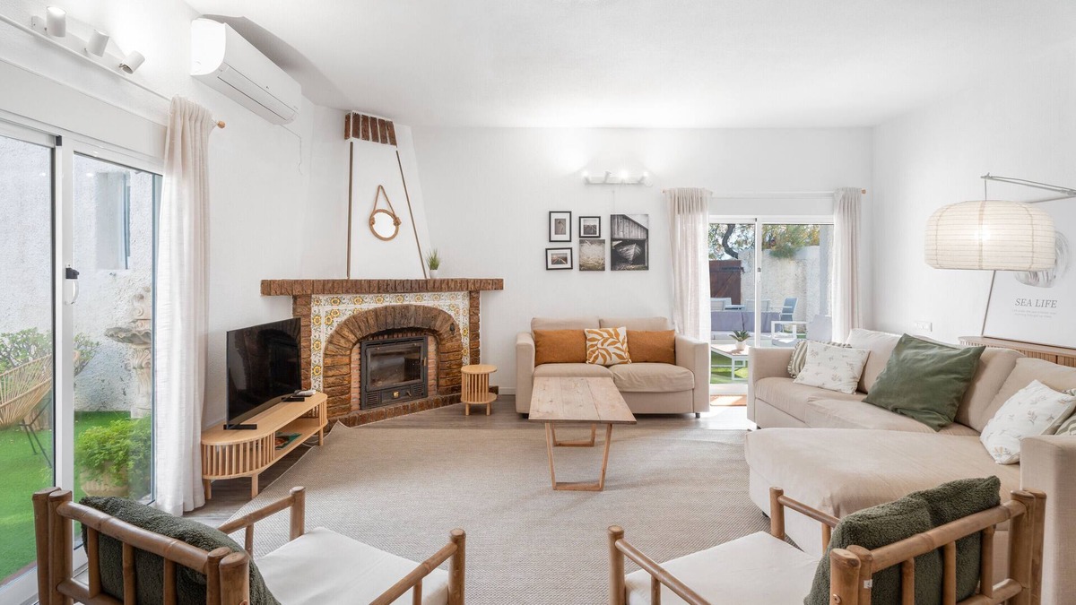Pobles del Sud House | Holiday Home 'Chalet Saler' with Sea View, Wi-Fi and Air Conditioning