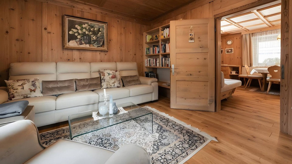 La Valle House | Holiday Home 'Ciasa Ilda - Charming House' with Balcony and Wi-Fi