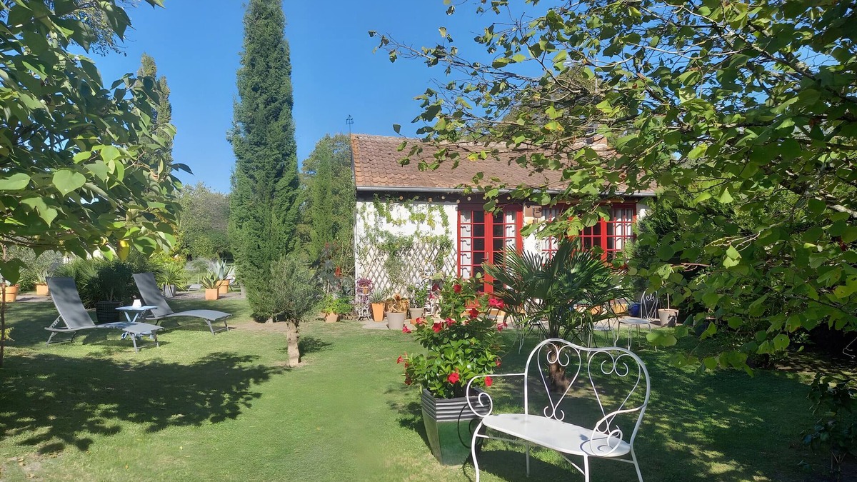 Gy-en-Sologne House | Holiday Home 'Cocooning Au Cœur De La' with Wi-Fi and Air Conditioning
