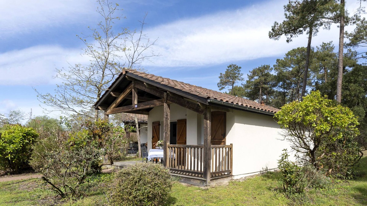 Ondres House | Holiday Home 'Cosy Pavillon 2 Bedrooms Near the Sea' with Shared Pool, Terrace and Wi-Fi