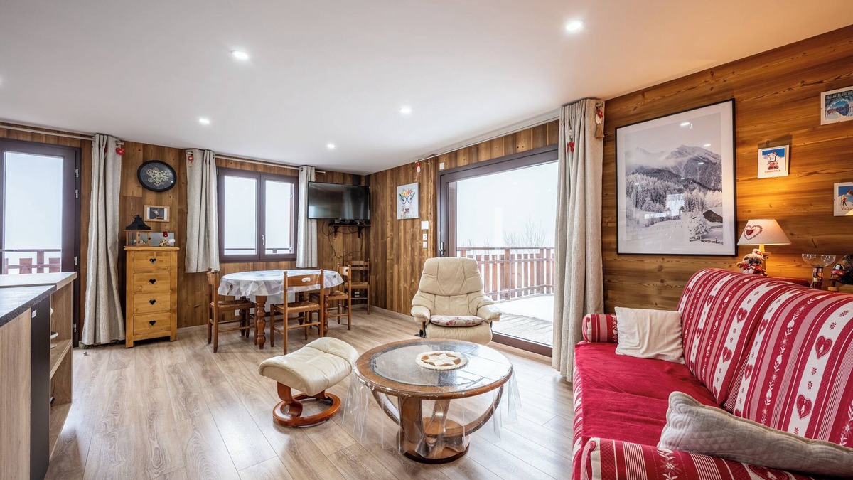Aillon-le-Jerune House | Holiday Home 'D'Aillon' with Mountain View, Private Terrace and Wi-Fi