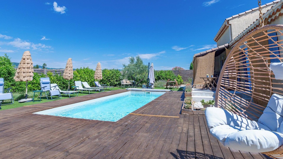 Montelimar House | Holiday Home 'Dans La Drôme' with Mountain View, Private Pool and Wi-Fi