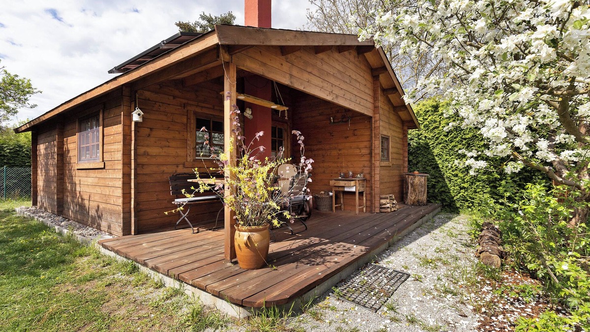 Furstenwalde/Spree House | Holiday Home 'Blockhütte' with Private Terrace and Private Garden